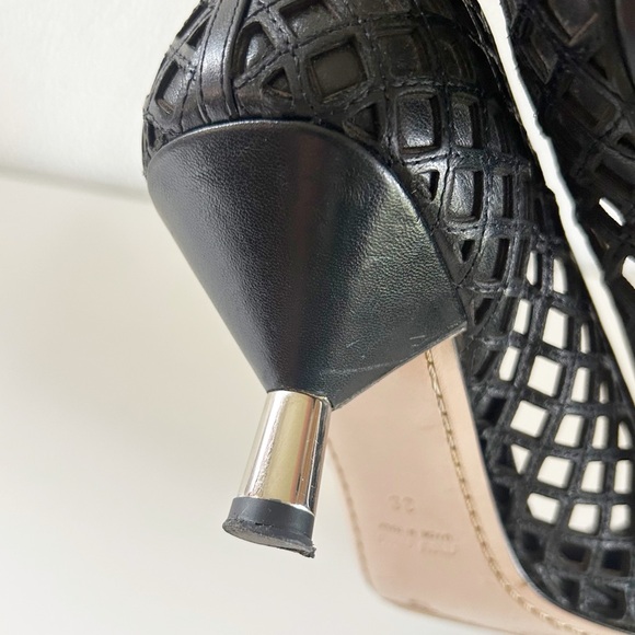 Miu Miu Black Laser Cutout Woven Leather Kitten Heels Bow Detail Size EU 38 - Picture 9 of 12
